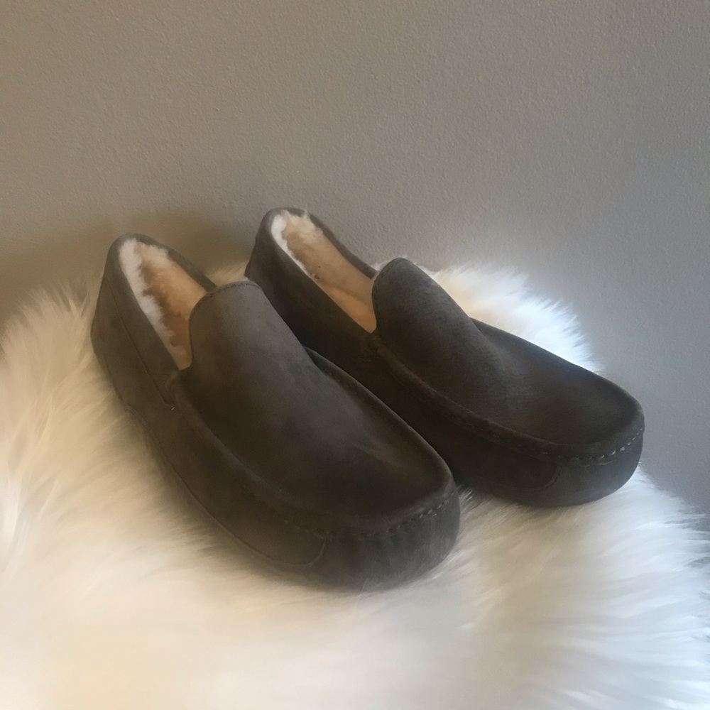 Men’s UGG slippers sz11